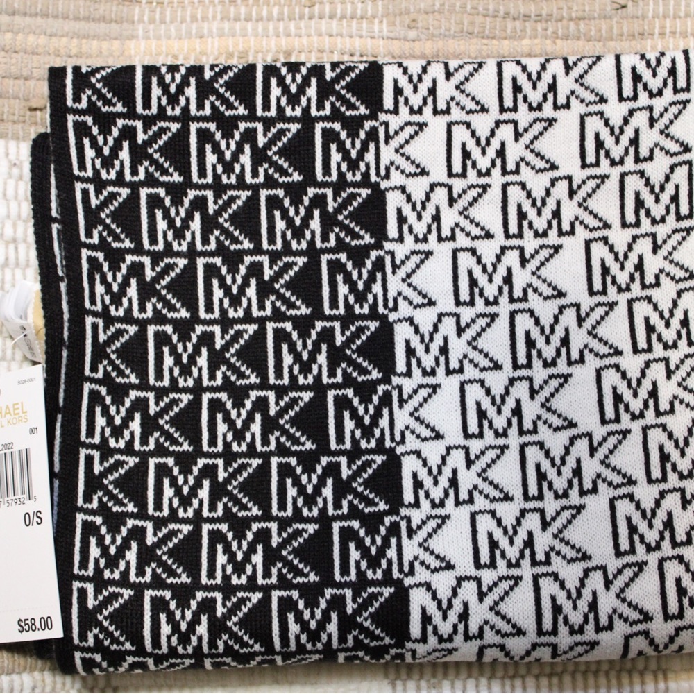 New!! Michael Kors Women`s Split Logo